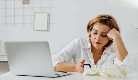 Cuando el trabajo enferma el alma: el otro lado de la salud laboral